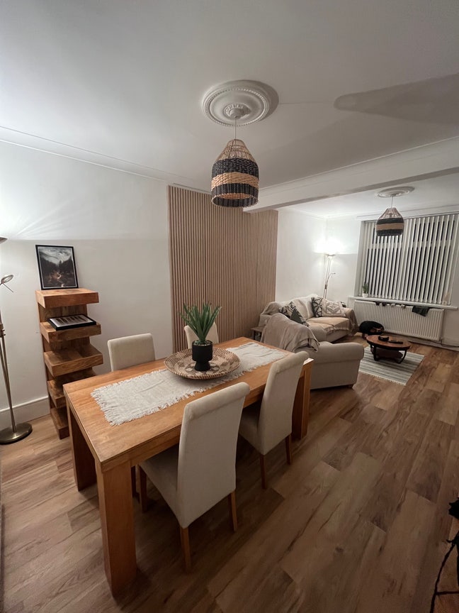 Large Double Room Main Photo