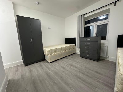 🛏️ Ensuite  Room to Let in Neasden ✨ Main Photo