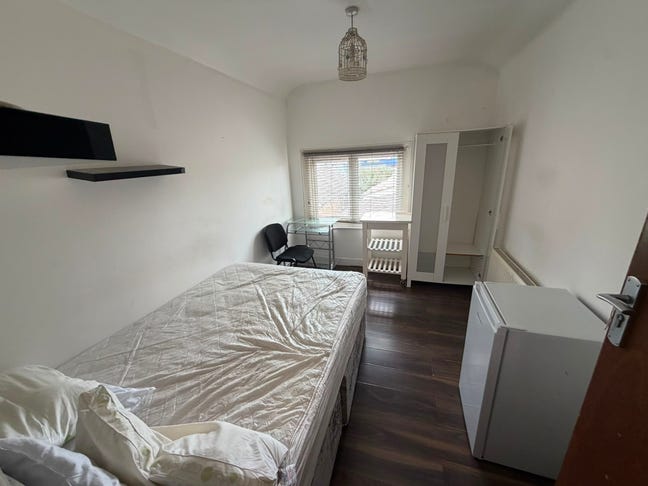Double Room with Ensuite - All bills included. Main Photo