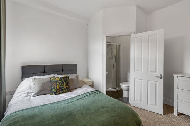 ‼️Spacious Seymour Avenue - Ensuite Available‼️ Main Photo