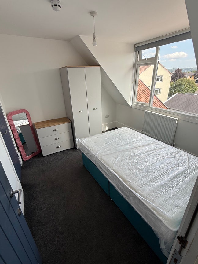 Modern En-Suite Room Available on Milton Road Main Photo