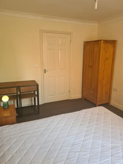 Furnished double room available  Main Photo
