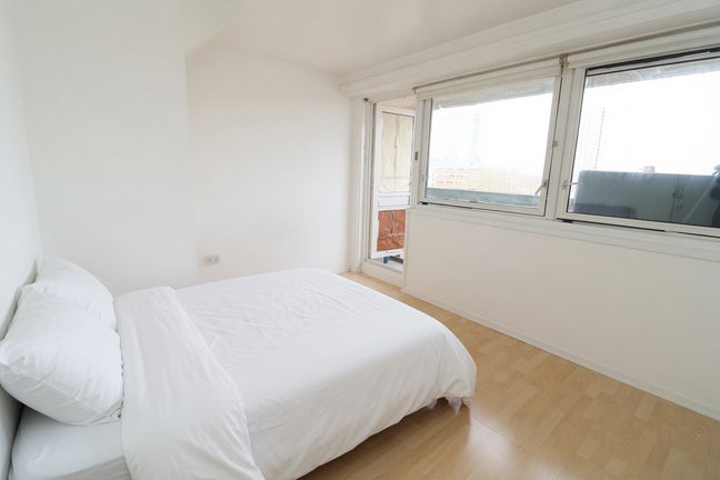 🔝 Balcony Room - Top Floor Flat in Whitechapel  Main Photo