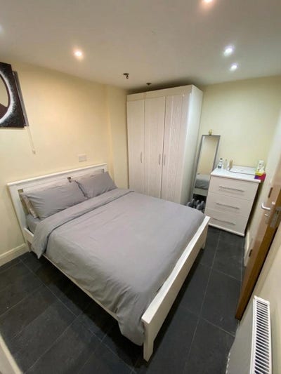 Ensuite Room Avail ASAP All Bills Inc-Chorlton-M21 Main Photo