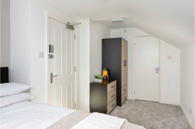 Double en-suite with parking 1st Sept(WH - C) Main Photo