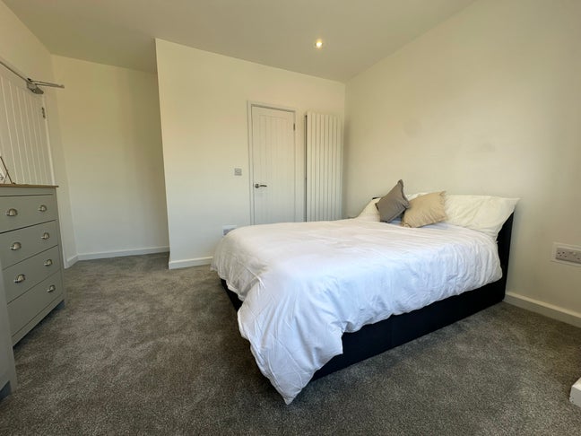 Zero Deposit | All Ensuite | Brand New | All Bills Main Photo