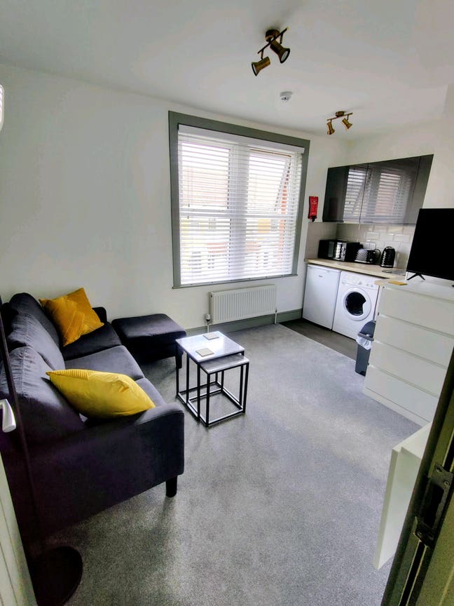 1 bed Old Town apartment in shared house Main Photo