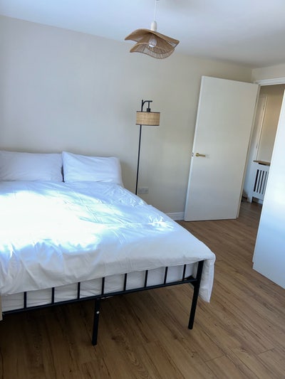 Spacious Double Room with Private Ensuit Main Photo