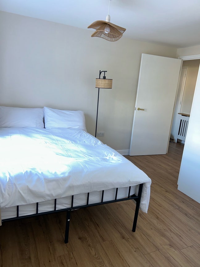 Spacious Double Room with Private Ensuit Main Photo