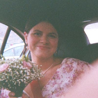 I am a professional female aged 21 that’s l... Main Photo