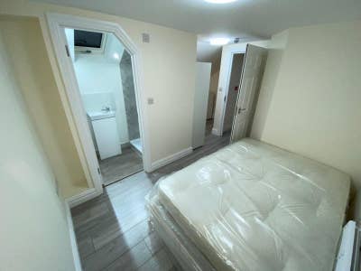 Ensuite Double Rooms - Seven Kings - Asap Main Photo