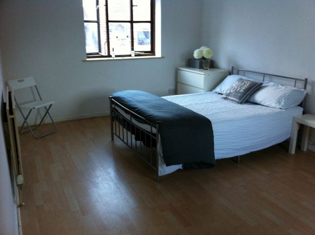 Spacious room near central Main Photo