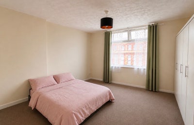 Spacious Double Room Available - Female Preferred Main Photo