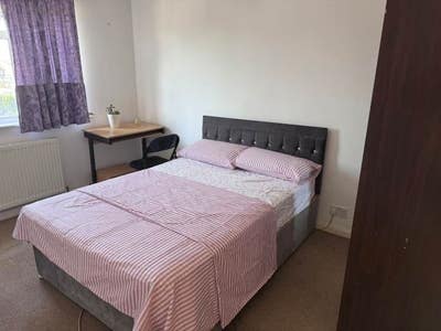 Double Room Available – TW17  Main Photo