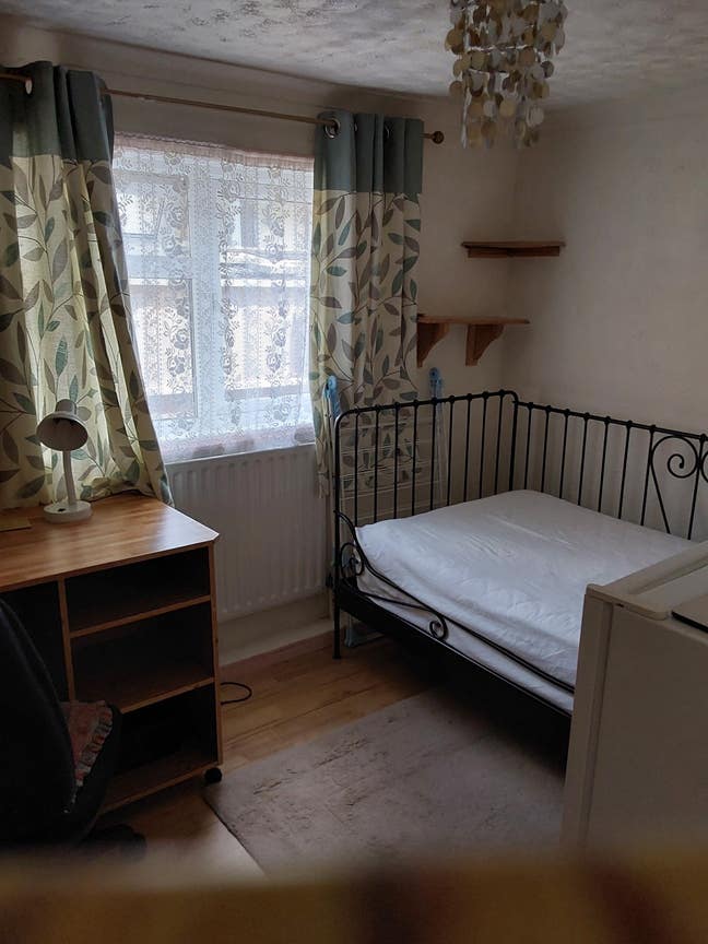 Large single room available  Main Photo