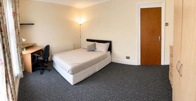 Couples Welcome | Spacious Double Room | Stratford Main Photo