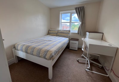 Executive Ensuite Rooms from &pound;645 - No Bills Main Photo