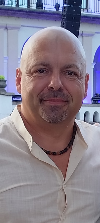 I am a professional male  aged 48 I looking ... Main Photo