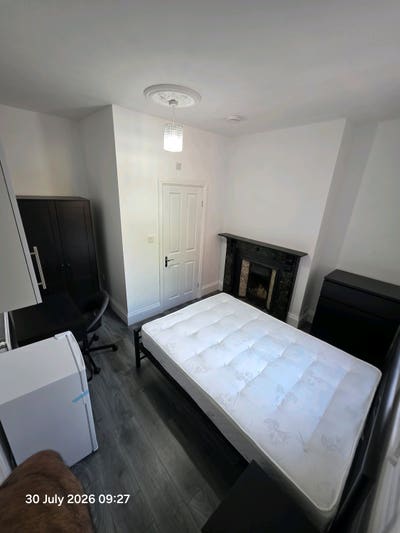 Double ensuite central Harborne Aug Main Photo