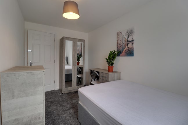 Ensuite Double Room By Train Station Bills All Inc Main Photo