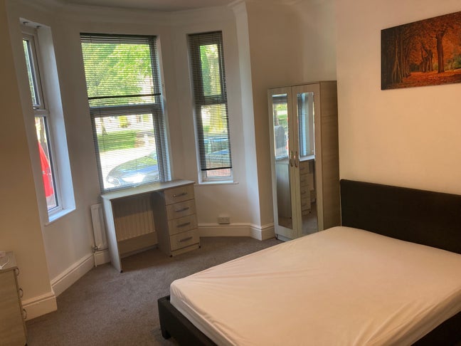 Very Big Room Available in Pro Hshare All Bills In Main Photo