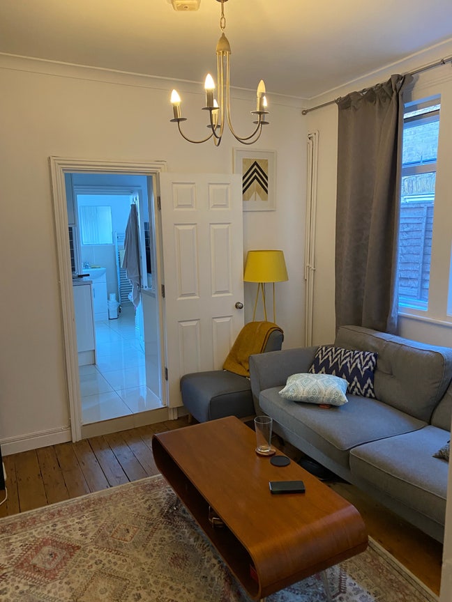 Room to rent for 3 weeks only  Main Photo