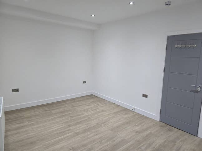 New & Spacious 4-Bedroom Flat to Rent – 0 deposit  Main Photo