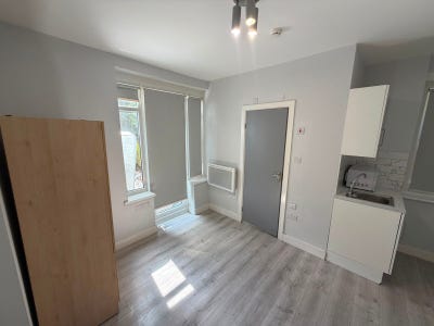 DSS-Studio Flat Available in Norwood Lambeth SE27 Main Photo