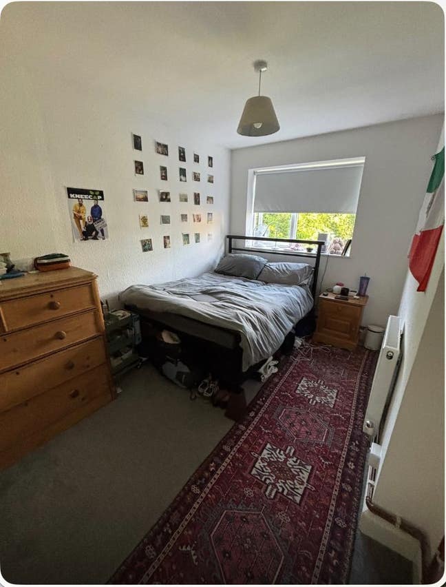 Double bedroom in flat with a garden in Kennington Main Photo