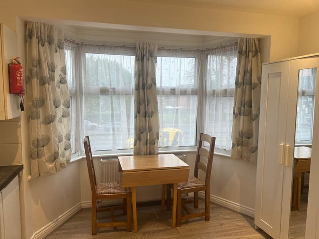 Studio to rent in Neasden NW2  Main Photo