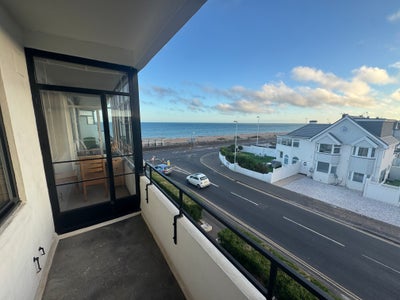 Room to rent in gorgeous art deco apartment block Main Photo