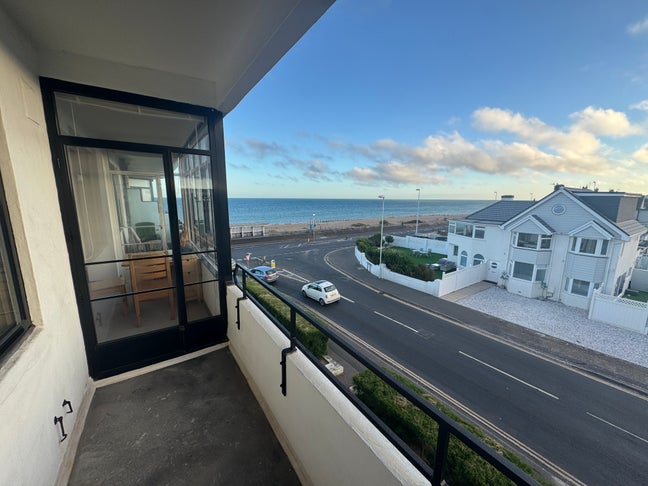 Room to rent in gorgeous art deco apartment block Main Photo