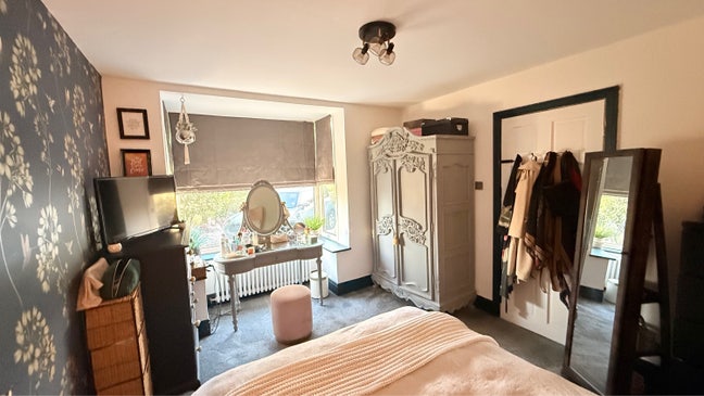 2 rooms available with live in landlords Main Photo
