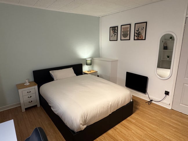 The Room Is Available to Move in September! Main Photo