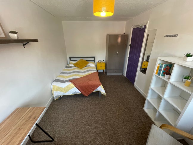 Town House in Yeovil Main Photo