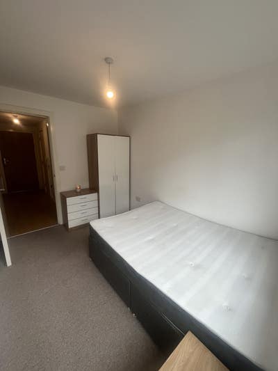 Spare Room to Rent  Main Photo