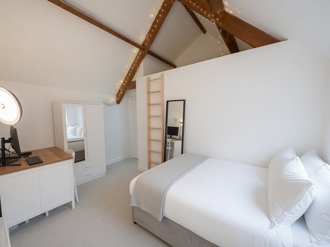 Modern Room for Rent in Chippenham Main Photo