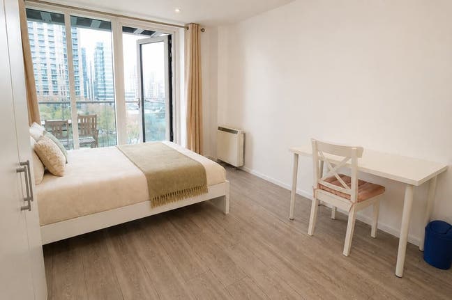 5mins Walk Canary Wharf ! Balcony + Couple Room Main Photo