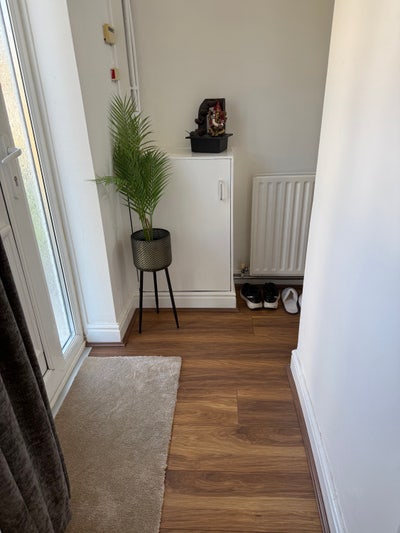 Rom to rent as par if house share  Main Photo