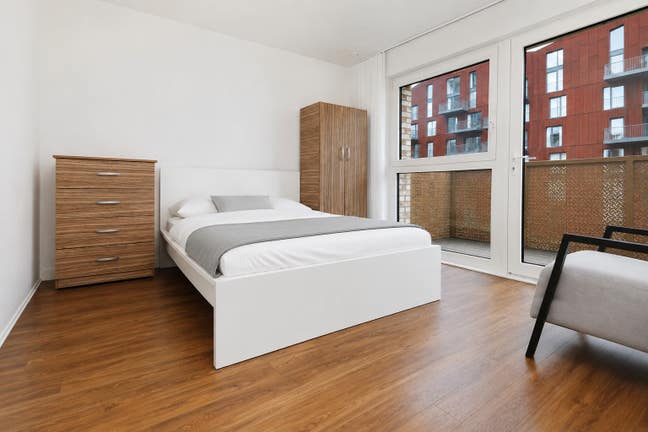 Luxurious Balcony Room in Canada Water (3-Bed) Main Photo