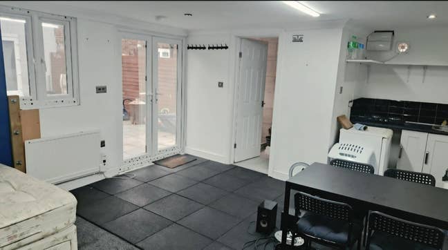 Large private studio room available for rent Main Photo