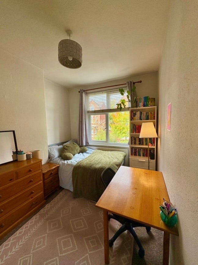 Cosy double room in friendly West Didsbury house Main Photo