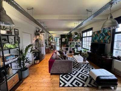 Industrial Warehouse/ chic/ lots of natural light  Main Photo