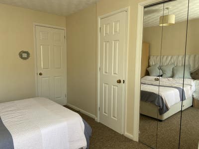 Spacious Double Room with Semi-Private Living Room Main Photo