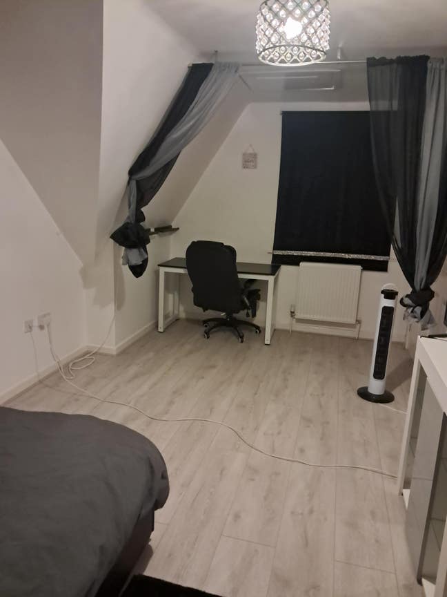 Double Room to rent clean and furnished  Main Photo