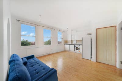 Elegant 2-Bedroom Duplex Apartment | 2 Bathrooms | Main Photo