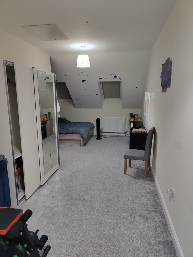 Large Double Room in Hyde (SK14 3FW) | All Bills. Main Photo