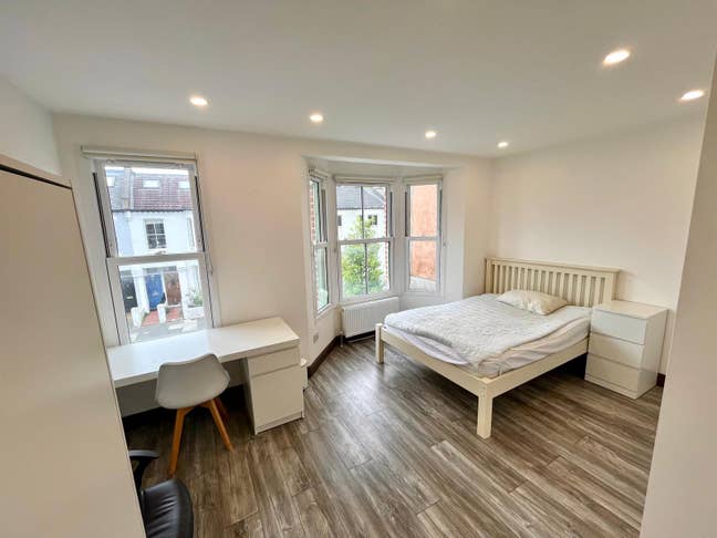 Large luxury ensuite in Fulham Main Photo