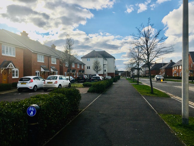  Beautiful double room, Wokingham with parking   Main Photo