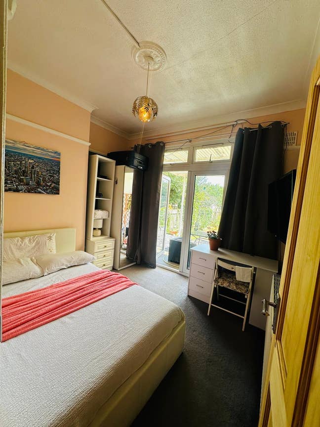 Cosy double bed room near to Arnos Grove Tube 5mi Main Photo